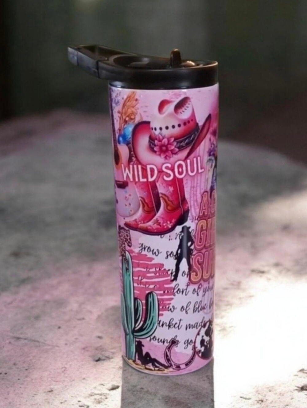 A COUNTRY GIRL CAN SURVIVE 20oz Tumbler with duo lids 🎉sale